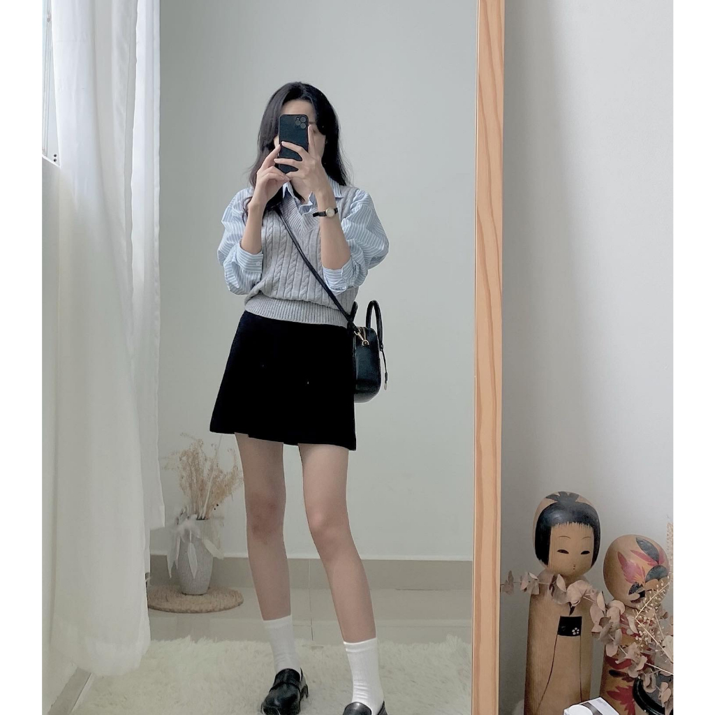 Set áo ghile len xám kèm sơ mi kẻ sọc xanh xám nhẹ nhàng kiểu dáng basic - immin.h