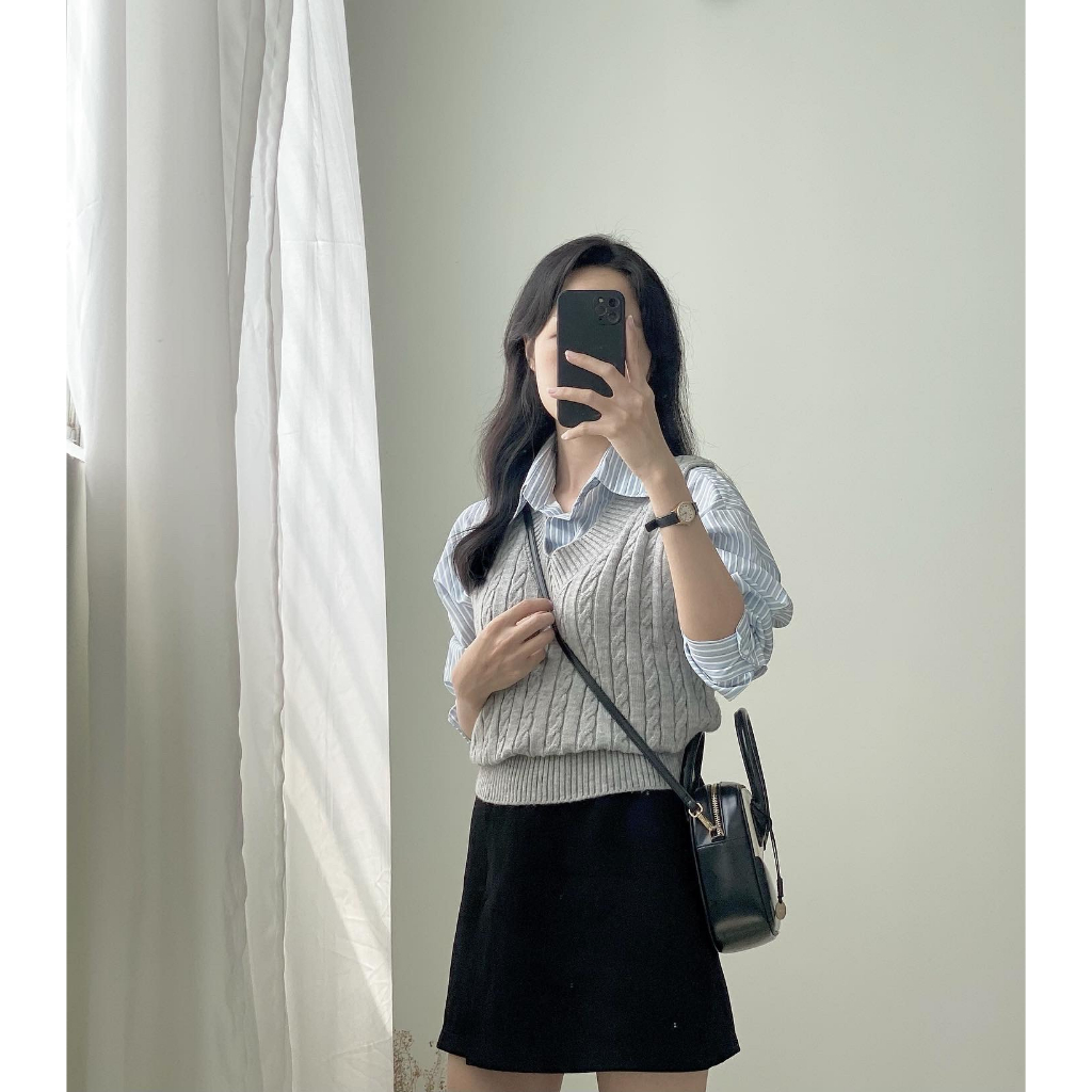 Set áo ghile len xám kèm sơ mi kẻ sọc xanh xám nhẹ nhàng kiểu dáng basic - immin.h