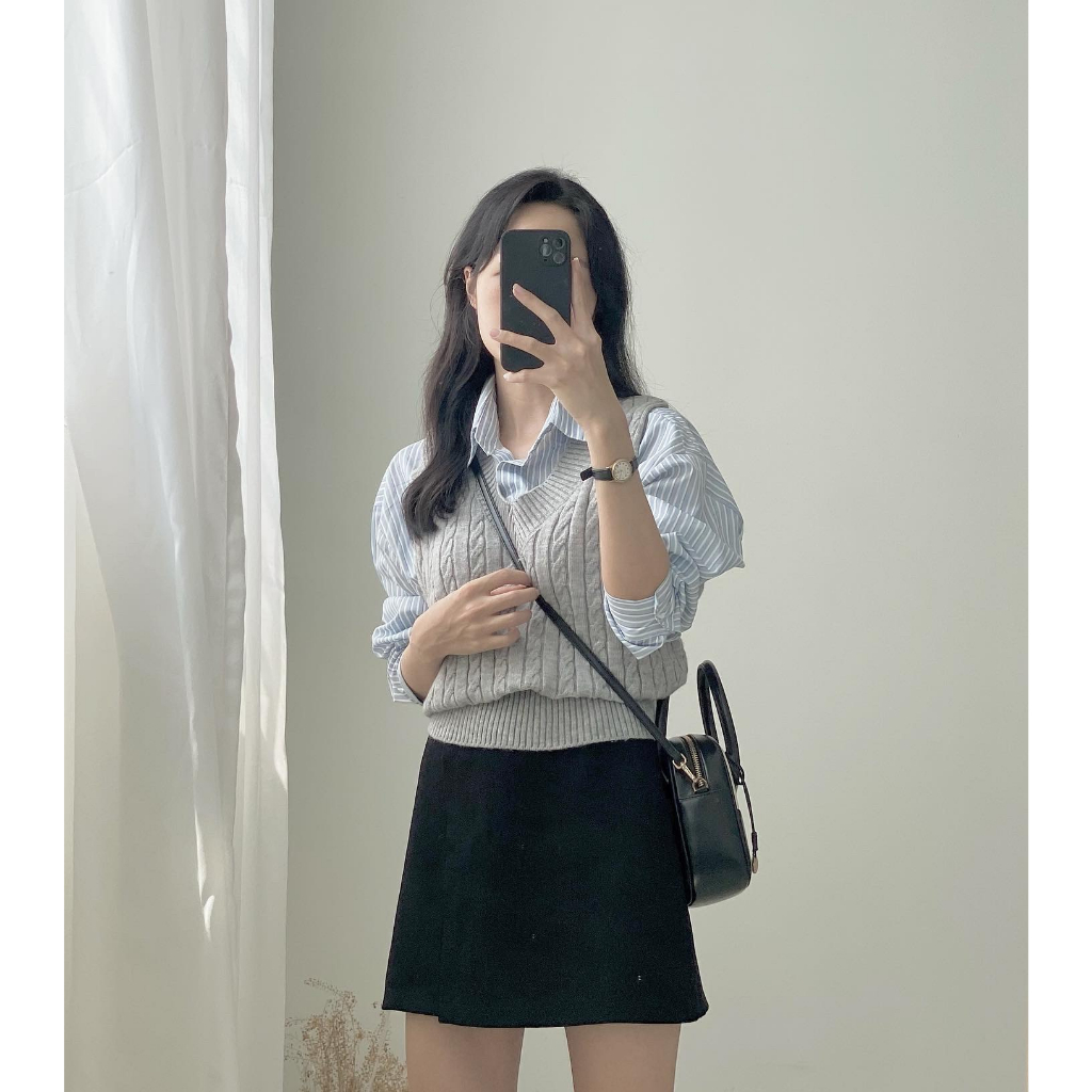 Set áo ghile len xám kèm sơ mi kẻ sọc xanh xám nhẹ nhàng kiểu dáng basic - immin.h