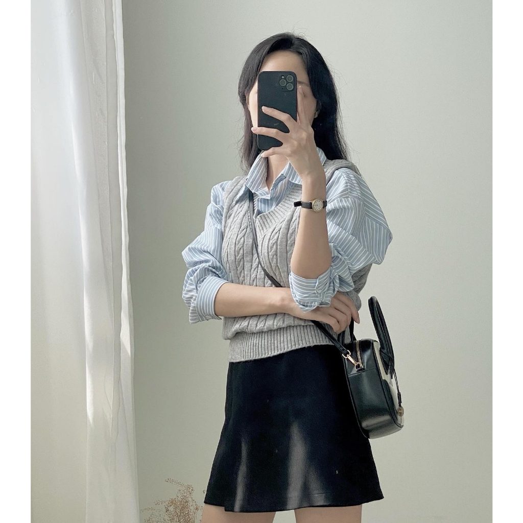 Set áo ghile len xám kèm sơ mi kẻ sọc xanh xám nhẹ nhàng kiểu dáng basic - immin.h