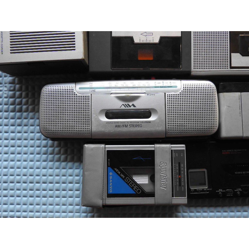 Combo 10 máy nghe nhạc Cassette hàng ve chai chưa rõ tình trạng bán xác các bạn về yêu khoa học