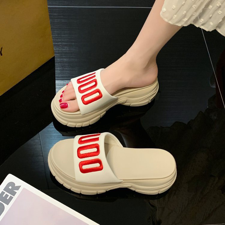 Dép Quai Ngang Chữ Thêu U00 Sandal Đế Tăng Chiều Cao