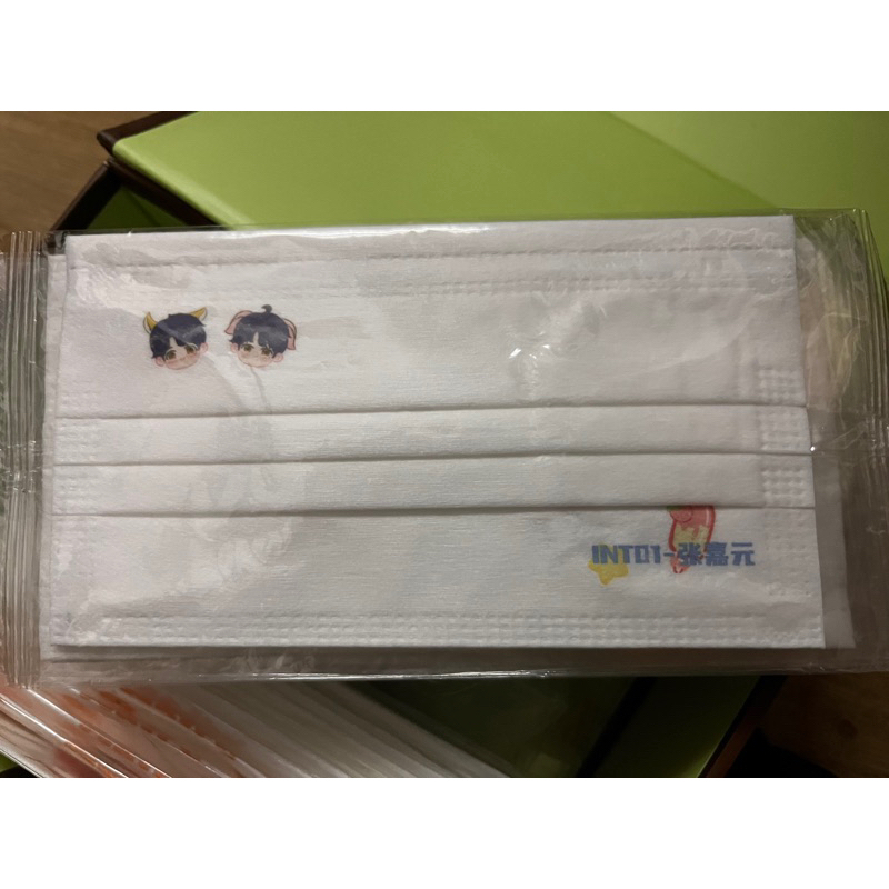 Khẩu trang thành viên nhóm nhạc INTO1 Trương Gia Nguyên