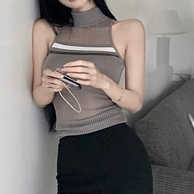 Áo ba lỗ có cổ 3p siêu slay điểm xuyên thấu