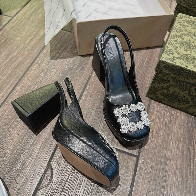 Giày gót vuông khoá