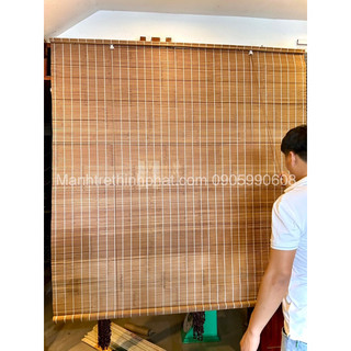 Mành rèm tre trúc che nắng cửa sổ trong nhà, nhà gỗ, nhà cổ, quán cafe và trang trí.