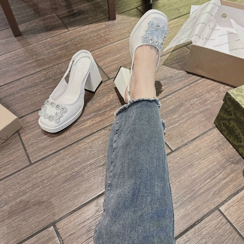 Giày gót vuông khoá