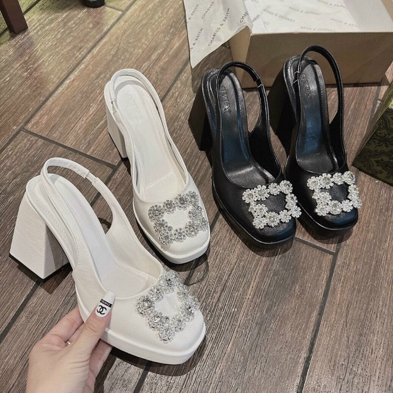 Giày gót vuông khoá