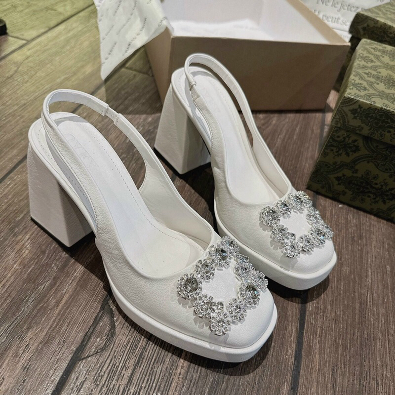 Giày gót vuông khoá