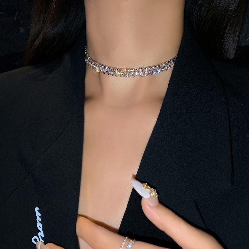 VÒNG CỔ ĐÁ SANG CHÃNH