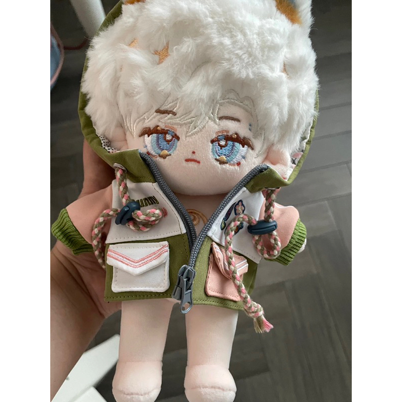 Áo khoác cho doll 20cm .