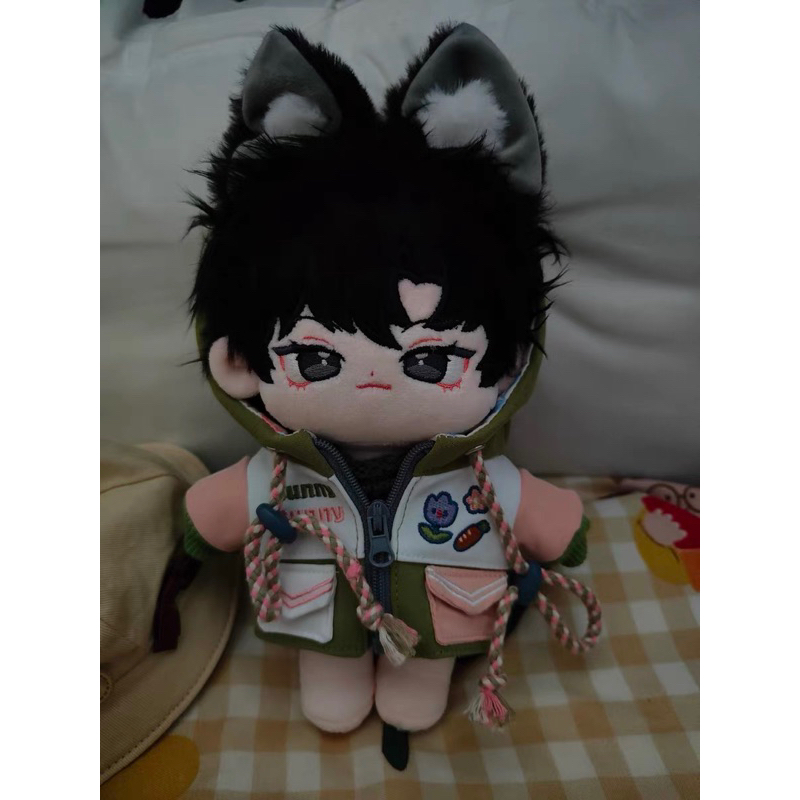 Áo khoác cho doll 20cm .