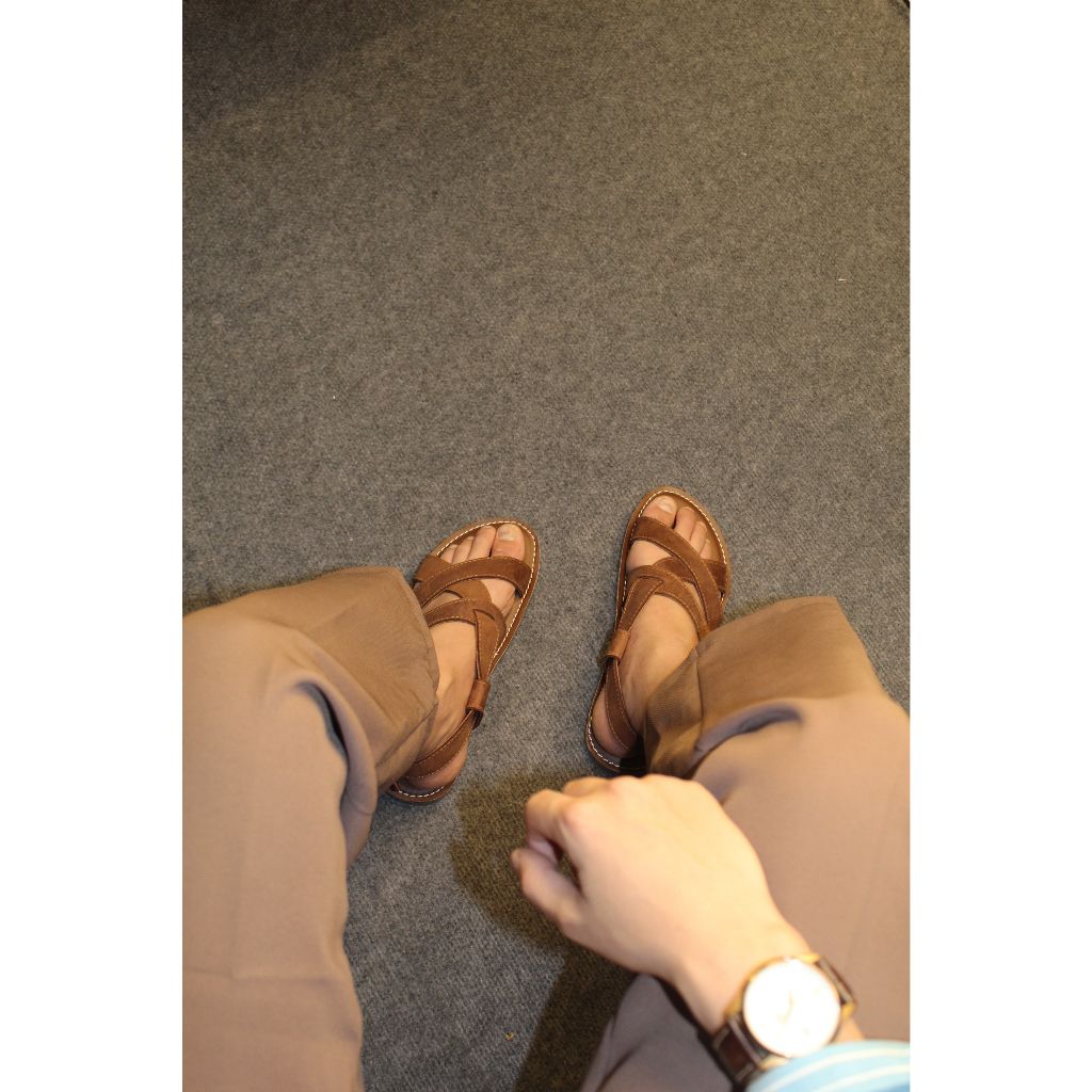 Dép sandals chiến binh nam da bò. Đế cao su chống trơn trượt, may viền xung quanh chắc chắn