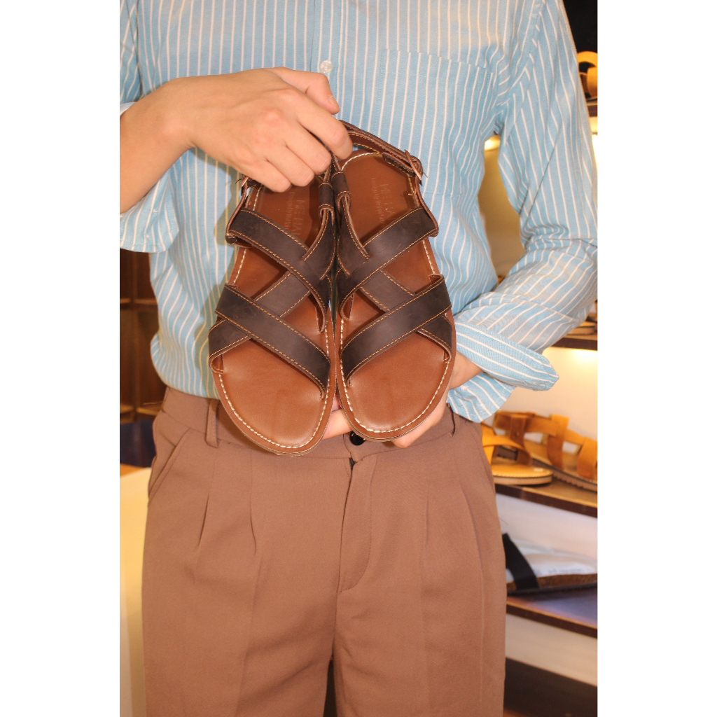 Dép sandals chiến binh nam da bò. Đế cao su chống trơn trượt, may viền xung quanh chắc chắn