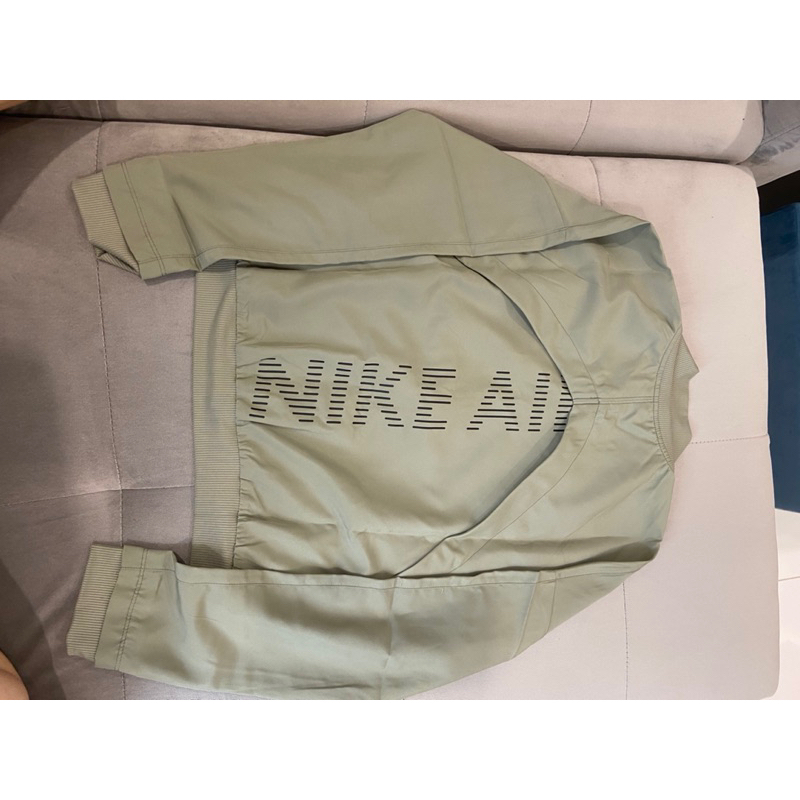 Áo khoác dù Nike siêu nhẹ