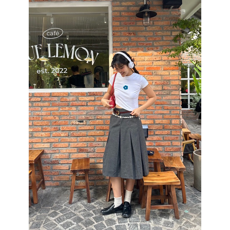 Áo thun dáng ngắn hình hoa thêu xù - DELYN