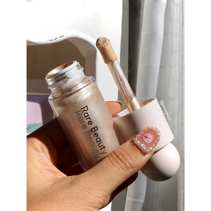 Highlight kem Rare Beauty màu Mesmerize, Flaunt $25