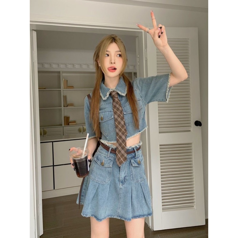 Set Áo croptop kèm chân váy denim xếp ly phong cách Hàn Quốc 2023
