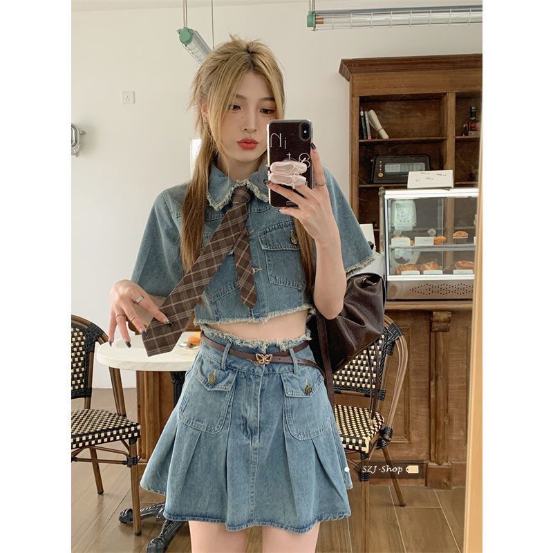 Set Áo croptop kèm chân váy denim xếp ly phong cách Hàn Quốc 2023
