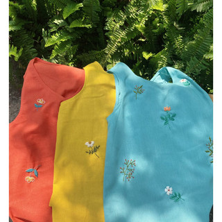 Áo sát nách linen thêu hoa
