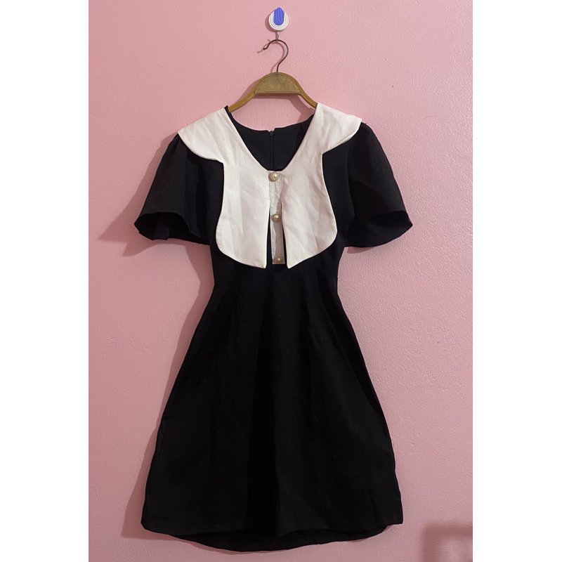váy cổ bèo sang chảnh