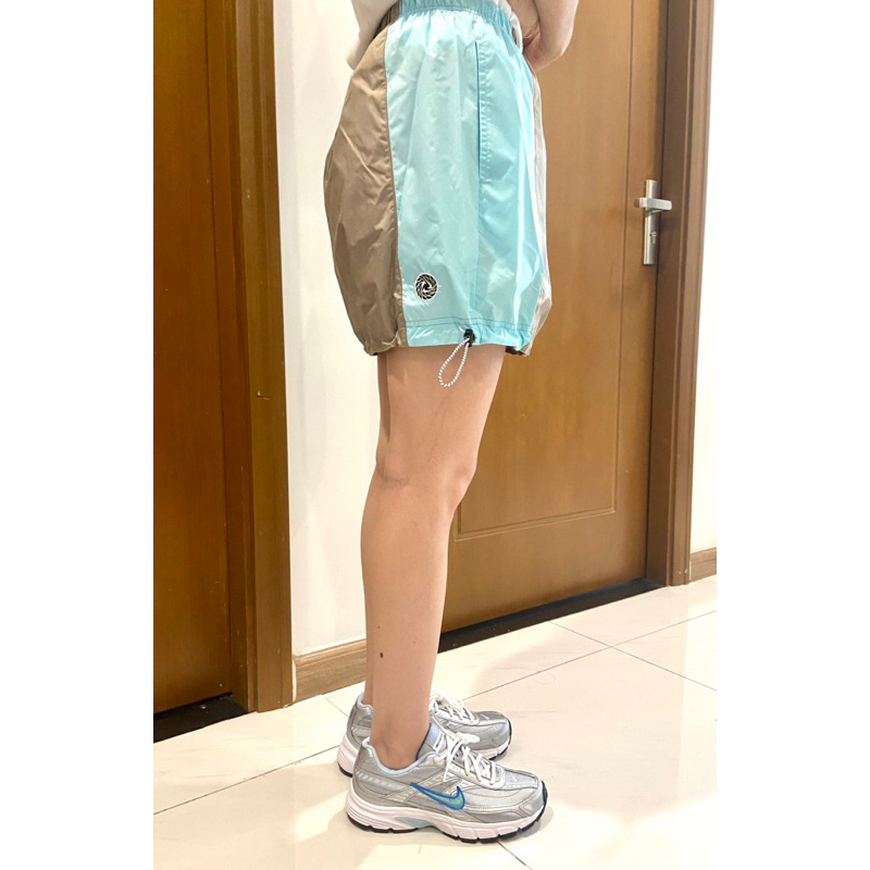 Chân váy dù Nike lưng thun có dây rút