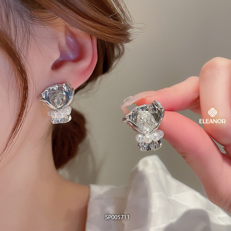 Bông tai nữ chuôi bạc 925 Eleanor Accessories hình bó hoa đính ngọc trai nhân tạo phụ kiện trang sức 5711