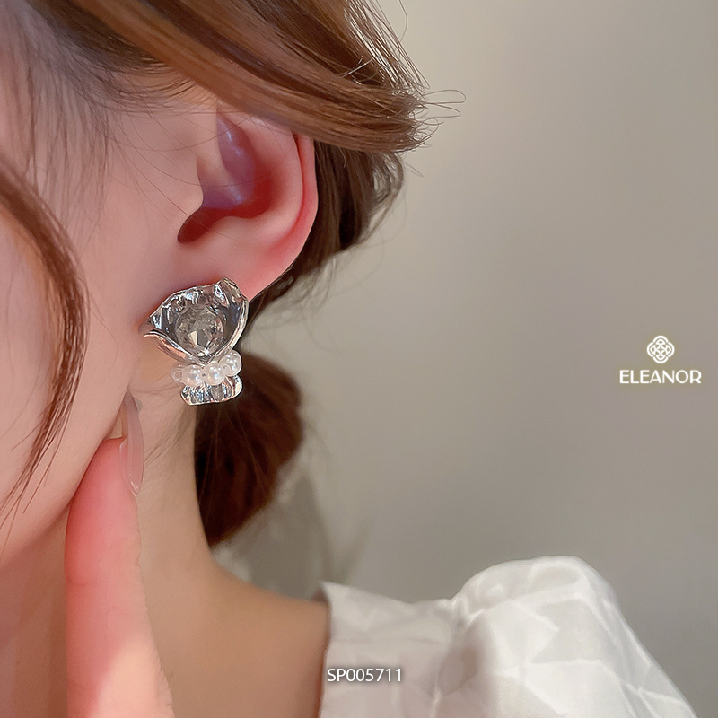 Bông tai nữ chuôi bạc 925 Eleanor Accessories hình bó hoa đính ngọc trai nhân tạo phụ kiện trang sức 5711