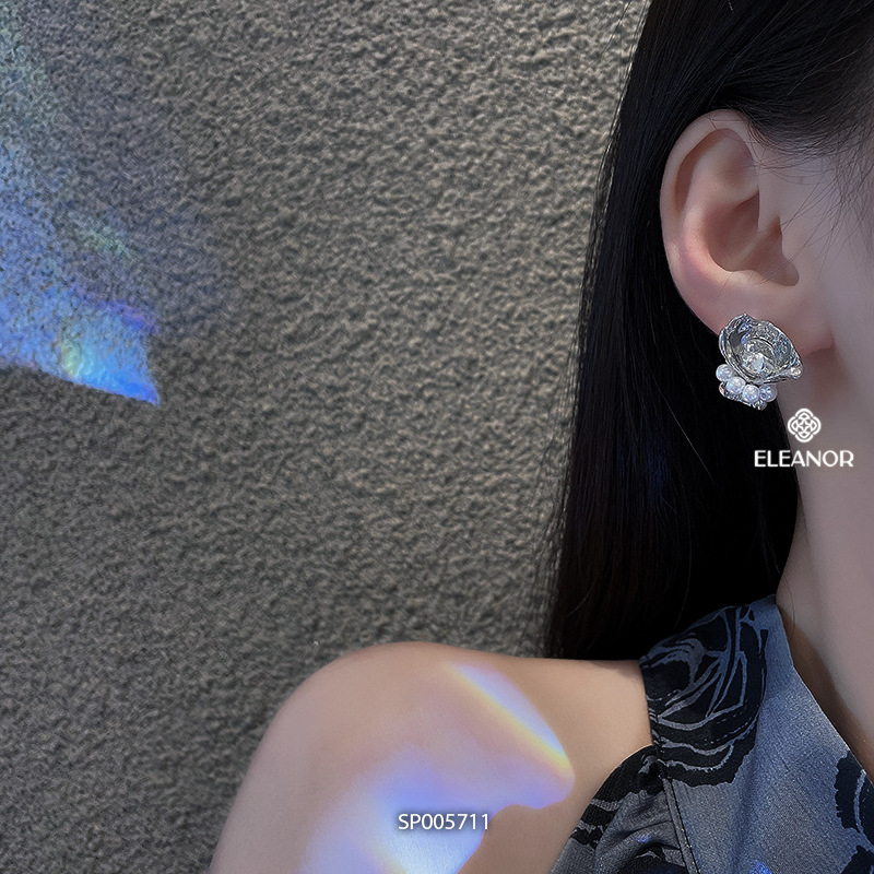 Bông tai nữ chuôi bạc 925 Eleanor Accessories hình bó hoa đính ngọc trai nhân tạo phụ kiện trang sức 5711