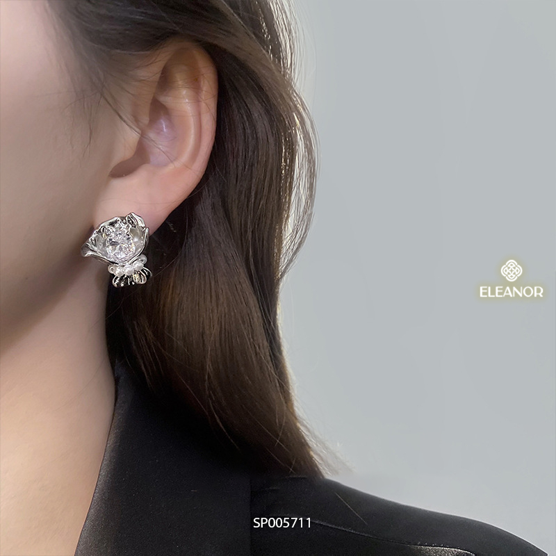 Bông tai nữ chuôi bạc 925 Eleanor Accessories hình bó hoa đính ngọc trai nhân tạo phụ kiện trang sức 5711