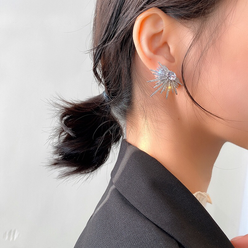 Bông Tai Hình Mặt Trời Tỏa Sáng Lấp Lánh Đính Đá Siêu Sang Chảnh Quý Phái Mainia Shop BT6596