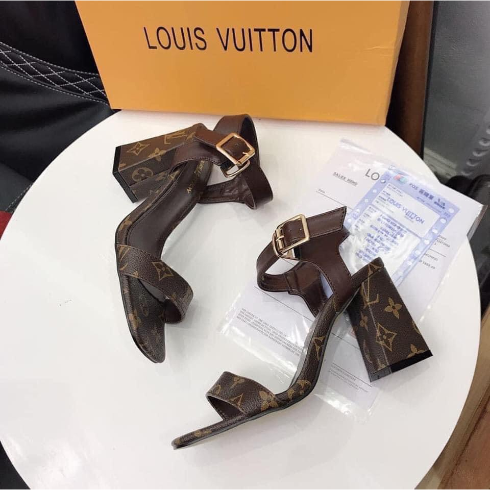SANDAL LV HOẠ TIẾT GÓT TRỤ