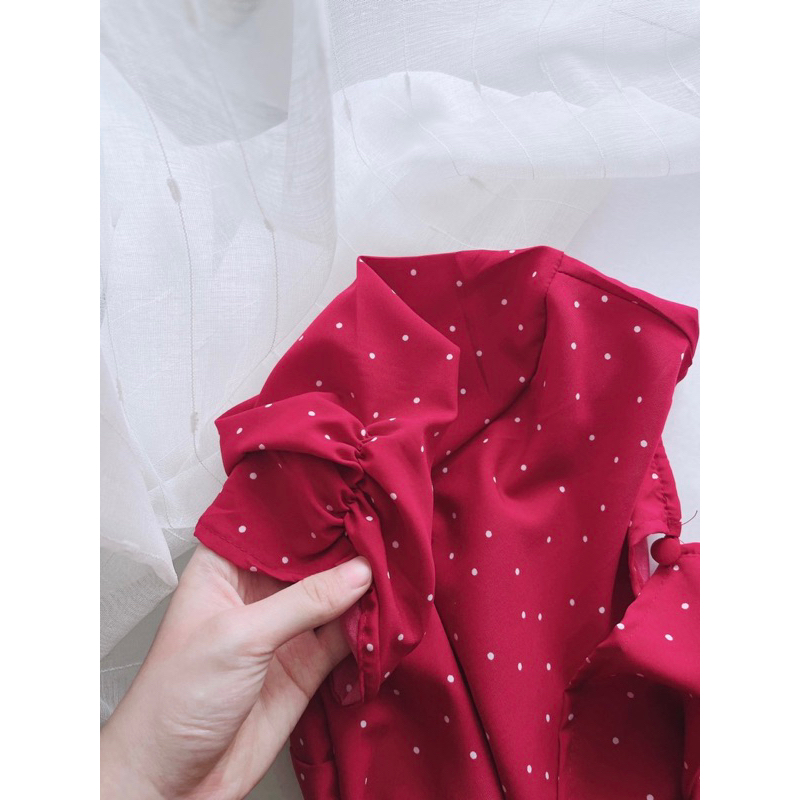 Đầm đỏ chấm bi dáng ngắn cutout sau lưng