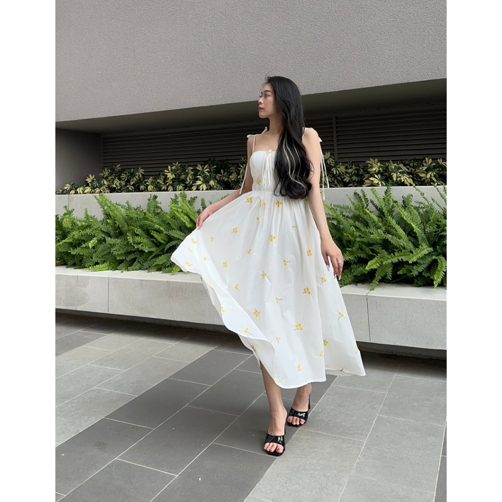 Đầm maxi đi biển Zasic 2 dây dài dáng xòe thêu hoa có mút ngực