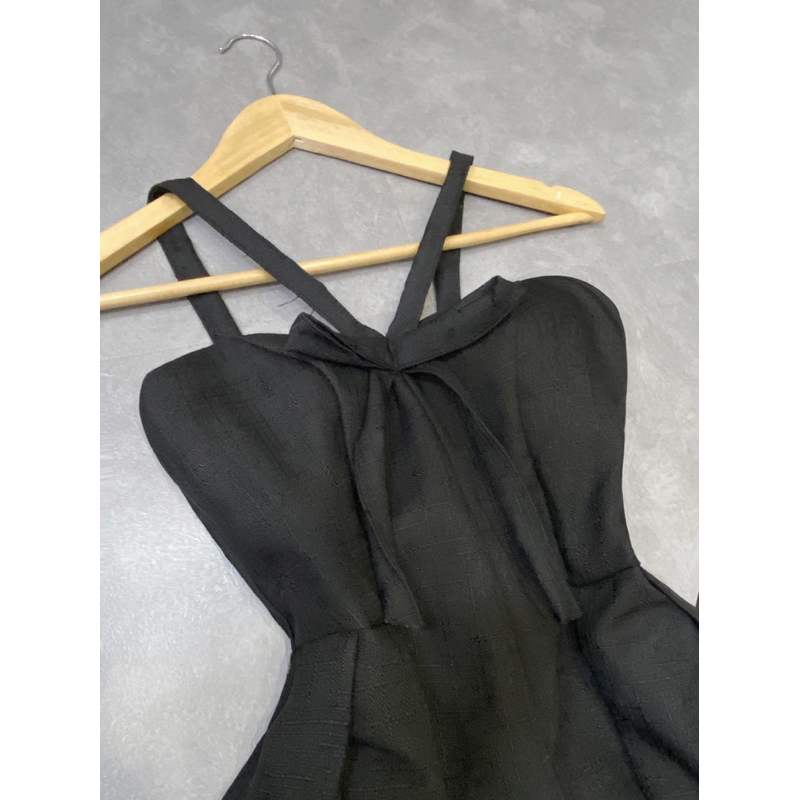 Đầm thiết kế yếm xoè nơ ngực - CarotShop