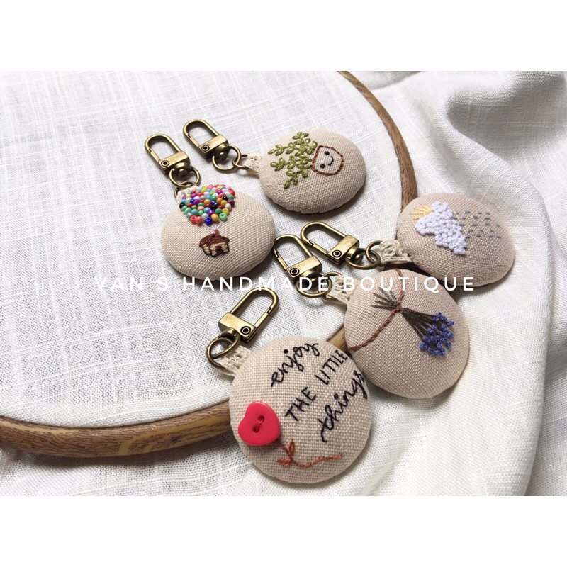 Móc khoá handmade thêu tay super kute