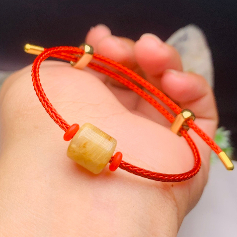 Lắc Tay Lu Thống Tóc Vàng, Dâu Đỏ Dây Kẽm