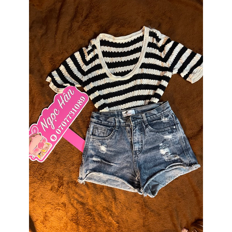 Quần jeans áo sọc