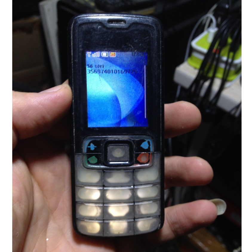 Xác NOKIA 3110c trùng imei , nghe gọi tốt , sjm sóng căng , góc trên màn kẻ chỉ xấu , máy không bin.
