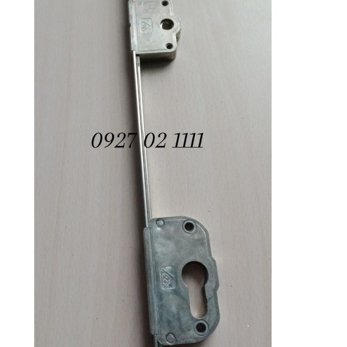 Thanh Khóa Đa Điểm Thường 1800mm Cửa Nhựa Lõi Thép
