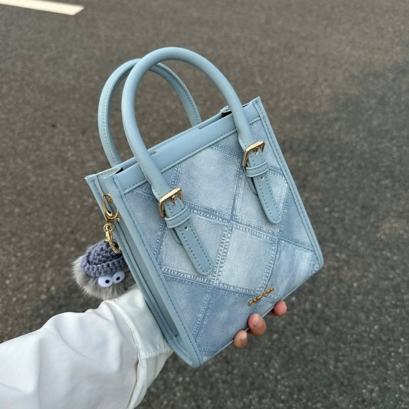 Túi đeo chéo họa tiết Jean không gấu Butterfly