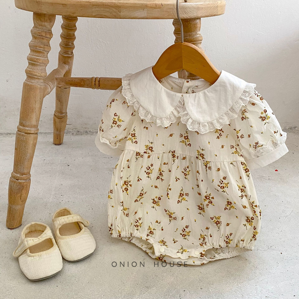 Bodysuit hoa vàng nâu tay phồng cổ sen bèo bé gái