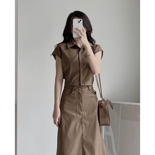 Set vintage gồm áo cộc và chân váy chữ A dáng dài
