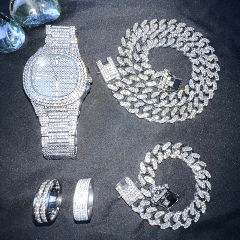 Đồng Hồ Đính Đá, Dây Chuyền, Vòng Tay & 2 Nhẫn Kim Cương Nhân Tạo Nam Nữ 2023 - CW