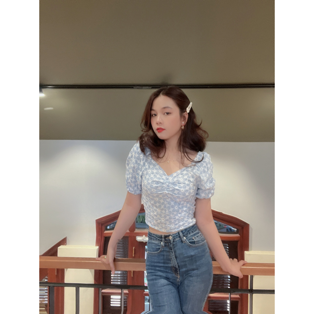 Áo Sơ Mi Tay Ngắn Phồng Cổ Vuông Thêu Hoa Phong Cách Hàn Quốc