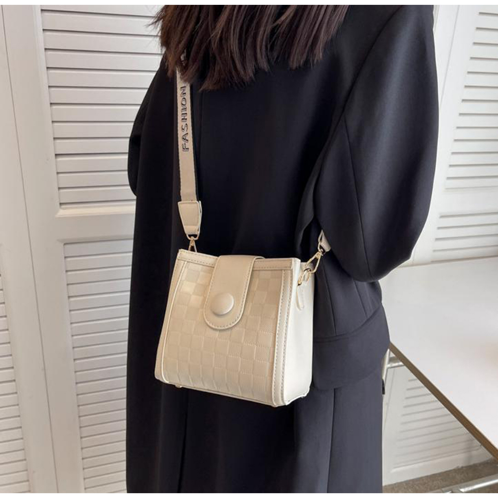 Túi xách nữ đeo chéo Bag.ThanhThu thời trang phong cách đi chơi đi du lịch Cúc kẻ ô 741