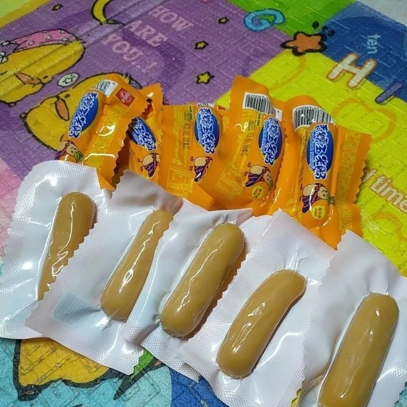 10 chiếc xúc xích ngô. xúc xích cay ăn vặt Trung Quốc