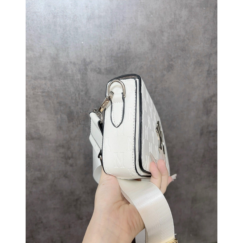 Túi đeo chéo mlb ny nam nữ logo bạc đẹp họa tiết vân chữ thời trang thể thao hàn quốc DC0263