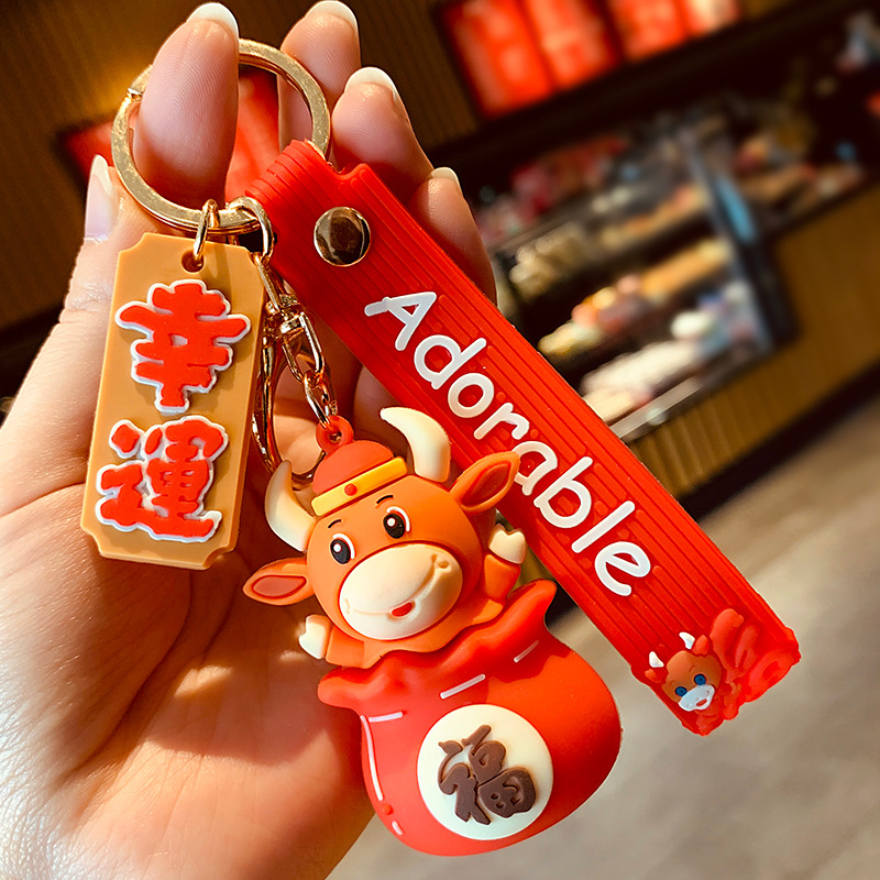 Móc khóa bò may mắn Adorable 2023