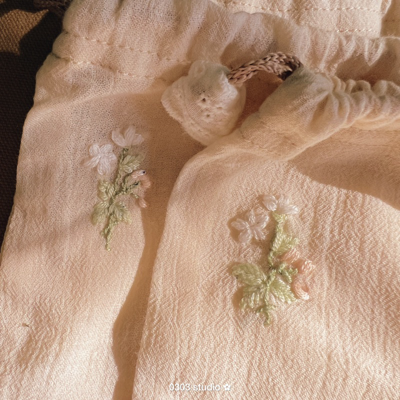 | 0303 studio | Túi dây rút thêu hoa - vải xô